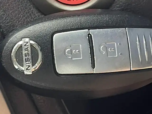 日産 ノート X エマージェンシーブレーキ 群馬県 2014(平26)年 6.1万km ブリリアントシルバー 純正７型Wナビ/バックカメラ/エマージェンシーブレーキ/アイドリングストップ/電動格納ミラー/プッシュスタート/スマートキー/スペアキー/フォグランプ/ヘッドライトレベライザー/ETC/ワンセグテレビ/ハロゲンヘッドライト
