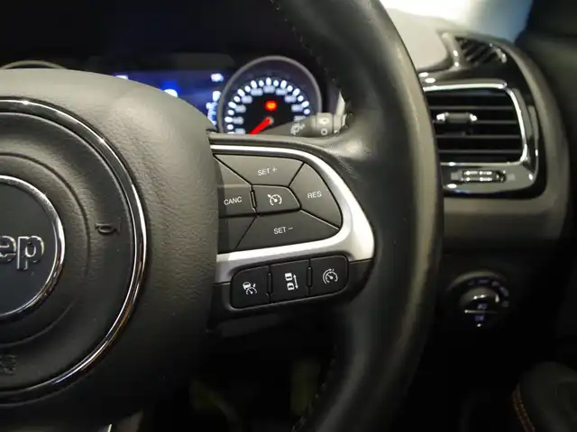 クライスラー・ジープ ジープ コンパス リミテッド 岐阜県 2019(平31)年 2.8万km パール オーディオナビゲーションシステム（Uconnect）/8.4インチVGAタッチパネルモニター/地上デジタルテレビチューナー/Bluetooth/USB/AppleCarPlay/Android Auto/バックカメラ/Beats Audioプレミアムサウンドシステムスピーカー/アダプティブクルーズコントロール/LaneSense（車線逸脱警報プラス）/前面衝突警報（クラッシュミティゲーション付）/ブラインドスポットモニター/ParkSense（フロントリアパークアシスト）/ParkSense（縦列、並列パークアシスト）/Parkview（リアバックアップカメラ）/パワーリフトゲート/キセノンヘッドライト