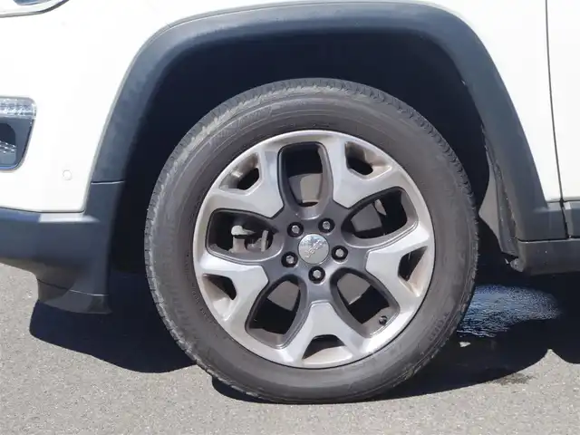 クライスラー・ジープ ジープ コンパス リミテッド 岐阜県 2019(平31)年 2.8万km パール オーディオナビゲーションシステム（Uconnect）/8.4インチVGAタッチパネルモニター/地上デジタルテレビチューナー/Bluetooth/USB/AppleCarPlay/Android Auto/バックカメラ/Beats Audioプレミアムサウンドシステムスピーカー/アダプティブクルーズコントロール/LaneSense（車線逸脱警報プラス）/前面衝突警報（クラッシュミティゲーション付）/ブラインドスポットモニター/ParkSense（フロントリアパークアシスト）/ParkSense（縦列、並列パークアシスト）/Parkview（リアバックアップカメラ）/パワーリフトゲート/キセノンヘッドライト