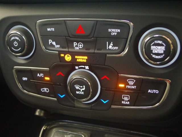 クライスラー・ジープ ジープ コンパス リミテッド 岐阜県 2019(平31)年 2.8万km パール オーディオナビゲーションシステム（Uconnect）/8.4インチVGAタッチパネルモニター/地上デジタルテレビチューナー/Bluetooth/USB/AppleCarPlay/Android Auto/バックカメラ/Beats Audioプレミアムサウンドシステムスピーカー/アダプティブクルーズコントロール/LaneSense（車線逸脱警報プラス）/前面衝突警報（クラッシュミティゲーション付）/ブラインドスポットモニター/ParkSense（フロントリアパークアシスト）/ParkSense（縦列、並列パークアシスト）/Parkview（リアバックアップカメラ）/パワーリフトゲート/キセノンヘッドライト