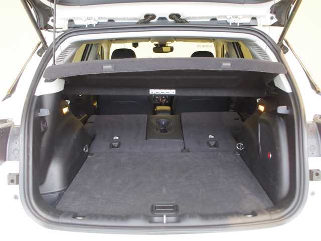 クライスラー・ジープ ジープ コンパス リミテッド 岐阜県 2019(平31)年 2.8万km パール オーディオナビゲーションシステム（Uconnect）/8.4インチVGAタッチパネルモニター/地上デジタルテレビチューナー/Bluetooth/USB/AppleCarPlay/Android Auto/バックカメラ/Beats Audioプレミアムサウンドシステムスピーカー/アダプティブクルーズコントロール/LaneSense（車線逸脱警報プラス）/前面衝突警報（クラッシュミティゲーション付）/ブラインドスポットモニター/ParkSense（フロントリアパークアシスト）/ParkSense（縦列、並列パークアシスト）/Parkview（リアバックアップカメラ）/パワーリフトゲート/キセノンヘッドライト