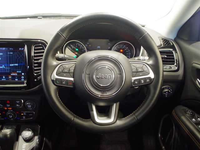 クライスラー・ジープ ジープ コンパス リミテッド 岐阜県 2019(平31)年 2.8万km パール オーディオナビゲーションシステム（Uconnect）/8.4インチVGAタッチパネルモニター/地上デジタルテレビチューナー/Bluetooth/USB/AppleCarPlay/Android Auto/バックカメラ/Beats Audioプレミアムサウンドシステムスピーカー/アダプティブクルーズコントロール/LaneSense（車線逸脱警報プラス）/前面衝突警報（クラッシュミティゲーション付）/ブラインドスポットモニター/ParkSense（フロントリアパークアシスト）/ParkSense（縦列、並列パークアシスト）/Parkview（リアバックアップカメラ）/パワーリフトゲート/キセノンヘッドライト