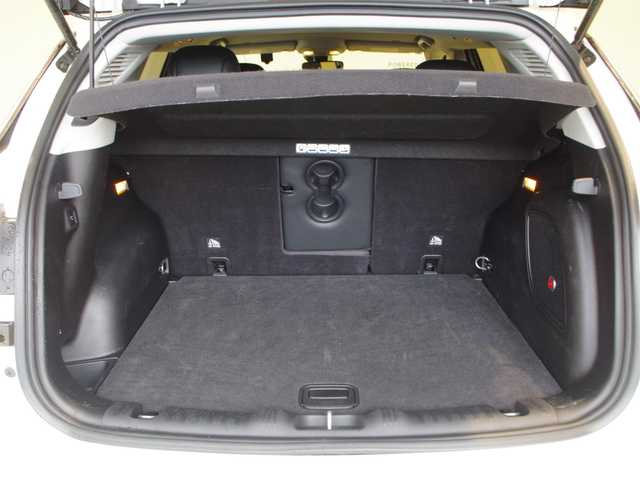 クライスラー・ジープ ジープ コンパス リミテッド 岐阜県 2019(平31)年 2.8万km パール オーディオナビゲーションシステム（Uconnect）/8.4インチVGAタッチパネルモニター/地上デジタルテレビチューナー/Bluetooth/USB/AppleCarPlay/Android Auto/バックカメラ/Beats Audioプレミアムサウンドシステムスピーカー/アダプティブクルーズコントロール/LaneSense（車線逸脱警報プラス）/前面衝突警報（クラッシュミティゲーション付）/ブラインドスポットモニター/ParkSense（フロントリアパークアシスト）/ParkSense（縦列、並列パークアシスト）/Parkview（リアバックアップカメラ）/パワーリフトゲート/キセノンヘッドライト