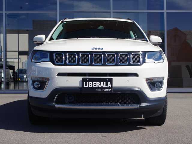 クライスラー・ジープ ジープ コンパス リミテッド 岐阜県 2019(平31)年 2.8万km パール オーディオナビゲーションシステム（Uconnect）/8.4インチVGAタッチパネルモニター/地上デジタルテレビチューナー/Bluetooth/USB/AppleCarPlay/Android Auto/バックカメラ/Beats Audioプレミアムサウンドシステムスピーカー/アダプティブクルーズコントロール/LaneSense（車線逸脱警報プラス）/前面衝突警報（クラッシュミティゲーション付）/ブラインドスポットモニター/ParkSense（フロントリアパークアシスト）/ParkSense（縦列、並列パークアシスト）/Parkview（リアバックアップカメラ）/パワーリフトゲート/キセノンヘッドライト