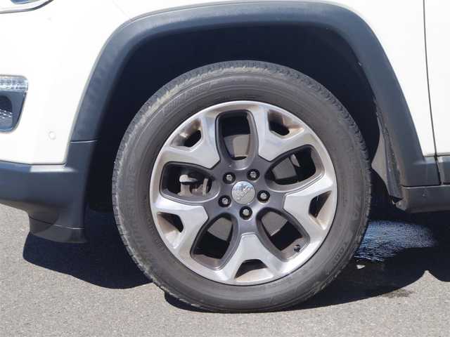 クライスラー・ジープ ジープ コンパス リミテッド 岐阜県 2019(平31)年 2.8万km パール オーディオナビゲーションシステム（Uconnect）/8.4インチVGAタッチパネルモニター/地上デジタルテレビチューナー/Bluetooth/USB/AppleCarPlay/Android Auto/バックカメラ/Beats Audioプレミアムサウンドシステムスピーカー/アダプティブクルーズコントロール/LaneSense（車線逸脱警報プラス）/前面衝突警報（クラッシュミティゲーション付）/ブラインドスポットモニター/ParkSense（フロントリアパークアシスト）/ParkSense（縦列、並列パークアシスト）/Parkview（リアバックアップカメラ）/パワーリフトゲート/キセノンヘッドライト