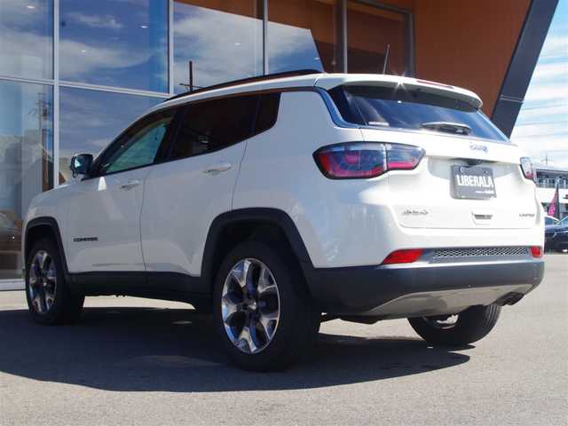 クライスラー・ジープ ジープ コンパス リミテッド 岐阜県 2019(平31)年 2.8万km パール オーディオナビゲーションシステム（Uconnect）/8.4インチVGAタッチパネルモニター/地上デジタルテレビチューナー/Bluetooth/USB/AppleCarPlay/Android Auto/バックカメラ/Beats Audioプレミアムサウンドシステムスピーカー/アダプティブクルーズコントロール/LaneSense（車線逸脱警報プラス）/前面衝突警報（クラッシュミティゲーション付）/ブラインドスポットモニター/ParkSense（フロントリアパークアシスト）/ParkSense（縦列、並列パークアシスト）/Parkview（リアバックアップカメラ）/パワーリフトゲート/キセノンヘッドライト