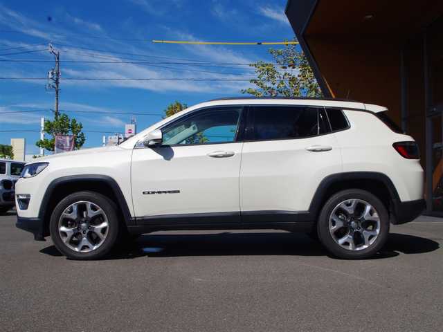 クライスラー・ジープ ジープ コンパス リミテッド 岐阜県 2019(平31)年 2.8万km パール オーディオナビゲーションシステム（Uconnect）/8.4インチVGAタッチパネルモニター/地上デジタルテレビチューナー/Bluetooth/USB/AppleCarPlay/Android Auto/バックカメラ/Beats Audioプレミアムサウンドシステムスピーカー/アダプティブクルーズコントロール/LaneSense（車線逸脱警報プラス）/前面衝突警報（クラッシュミティゲーション付）/ブラインドスポットモニター/ParkSense（フロントリアパークアシスト）/ParkSense（縦列、並列パークアシスト）/Parkview（リアバックアップカメラ）/パワーリフトゲート/キセノンヘッドライト