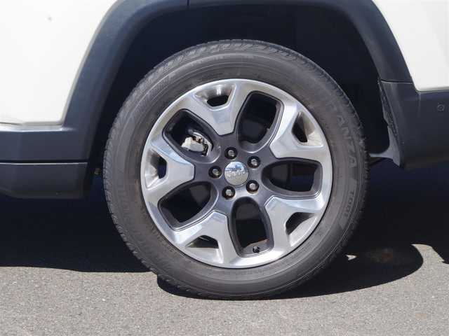 クライスラー・ジープ ジープ コンパス リミテッド 岐阜県 2019(平31)年 2.8万km パール オーディオナビゲーションシステム（Uconnect）/8.4インチVGAタッチパネルモニター/地上デジタルテレビチューナー/Bluetooth/USB/AppleCarPlay/Android Auto/バックカメラ/Beats Audioプレミアムサウンドシステムスピーカー/アダプティブクルーズコントロール/LaneSense（車線逸脱警報プラス）/前面衝突警報（クラッシュミティゲーション付）/ブラインドスポットモニター/ParkSense（フロントリアパークアシスト）/ParkSense（縦列、並列パークアシスト）/Parkview（リアバックアップカメラ）/パワーリフトゲート/キセノンヘッドライト