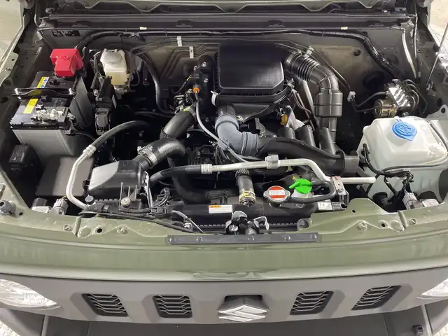 スズキ ジムニー XC 神奈川県 2025(令7)年 0.1千km ジャングルグリーン 届出済未使用車/4WD/ターボ/セーフティサポート/クルーズコントロール/デュアルセンサーブレーキサポート/誤発進抑制機能/車線逸脱警報機能/ふらつき警報機能/先行車発進お知らせ機能/標識認識機能/ハイビームアシスト/アイドリングストップ/前後ソナー/ダウンヒルアシストコントロール/革巻きステアリング/ステアリングスイッチ/前席シートヒーター/後席リクライニング機能付分割可倒式シート/後席ヘッドレスト/プッシュスタート/スマートキー/背面タイヤ/LEDヘッドライト/フロントフォグランプ/オートライト/ヘッドライトウォッシャー/純正16インチアルミホイール/純正フロアマット