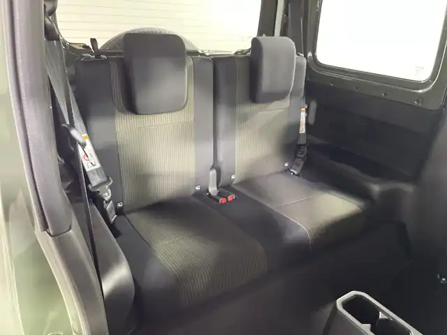 スズキ ジムニー XC 神奈川県 2025(令7)年 0.1千km ジャングルグリーン 届出済未使用車/4WD/ターボ/セーフティサポート/クルーズコントロール/デュアルセンサーブレーキサポート/誤発進抑制機能/車線逸脱警報機能/ふらつき警報機能/先行車発進お知らせ機能/標識認識機能/ハイビームアシスト/アイドリングストップ/前後ソナー/ダウンヒルアシストコントロール/革巻きステアリング/ステアリングスイッチ/前席シートヒーター/後席リクライニング機能付分割可倒式シート/後席ヘッドレスト/プッシュスタート/スマートキー/背面タイヤ/LEDヘッドライト/フロントフォグランプ/オートライト/ヘッドライトウォッシャー/純正16インチアルミホイール/純正フロアマット