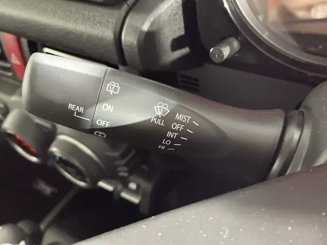 スズキ ジムニー XC 神奈川県 2025(令7)年 0.1千km ジャングルグリーン 届出済未使用車/4WD/ターボ/セーフティサポート/クルーズコントロール/デュアルセンサーブレーキサポート/誤発進抑制機能/車線逸脱警報機能/ふらつき警報機能/先行車発進お知らせ機能/標識認識機能/ハイビームアシスト/アイドリングストップ/前後ソナー/ダウンヒルアシストコントロール/革巻きステアリング/ステアリングスイッチ/前席シートヒーター/後席リクライニング機能付分割可倒式シート/後席ヘッドレスト/プッシュスタート/スマートキー/背面タイヤ/LEDヘッドライト/フロントフォグランプ/オートライト/ヘッドライトウォッシャー/純正16インチアルミホイール/純正フロアマット