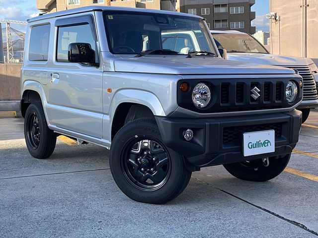 スズキ ジムニー XL 広島県 2023(令5)年 0.2万km シルキーシルバーメタリック 禁煙車/純正１6インチAW/純正ディーラテレビ/(BT/DVD/CD/USB/iPod/SD)/バックカメラ/フルセグテレビ/レーンキープアシスト/ダウンヒルアシストコントロール/衝突軽減ブレーキ/シートヒーター(D＋N)/プッシュスタート/アイドリングストップ/オートライト/ビルトインETC/純正フロアマット/スペアキー/社外ドラレコ