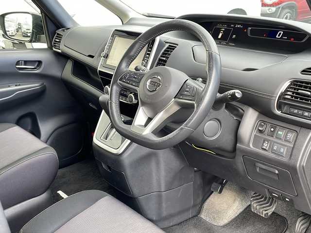 日産 セレナ ハイウェイスター 青森県 2017(平29)年 11.1万km ダイヤモンドブラック 4WD/快適パック/純正9インチナビ・フルセグTV/CD・DVD・Bluetooth・SD/純正フリップダウンモニター/両側パワースライドドア/エマージェンシーブレーキ/クルーズコントロール/前後ドライブレコーダー/ビルトインETC/2.3列目USB電源ソケット/3列目シートスライド/LEDヘッドライト/フォグランプ/純正15インチアルミ/スマートキー/プッシュスタート