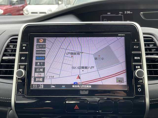 日産 セレナ ハイウェイスター 青森県 2017(平29)年 11.1万km ダイヤモンドブラック 4WD/快適パック/純正9インチナビ・フルセグTV/CD・DVD・Bluetooth・SD/純正フリップダウンモニター/両側パワースライドドア/エマージェンシーブレーキ/クルーズコントロール/前後ドライブレコーダー/ビルトインETC/2.3列目USB電源ソケット/3列目シートスライド/LEDヘッドライト/フォグランプ/純正15インチアルミ/スマートキー/プッシュスタート