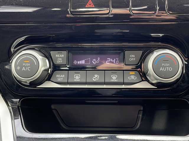 日産 セレナ ハイウェイスター 青森県 2017(平29)年 11.1万km ダイヤモンドブラック 4WD/快適パック/純正9インチナビ・フルセグTV/CD・DVD・Bluetooth・SD/純正フリップダウンモニター/両側パワースライドドア/エマージェンシーブレーキ/クルーズコントロール/前後ドライブレコーダー/ビルトインETC/2.3列目USB電源ソケット/3列目シートスライド/LEDヘッドライト/フォグランプ/純正15インチアルミ/スマートキー/プッシュスタート