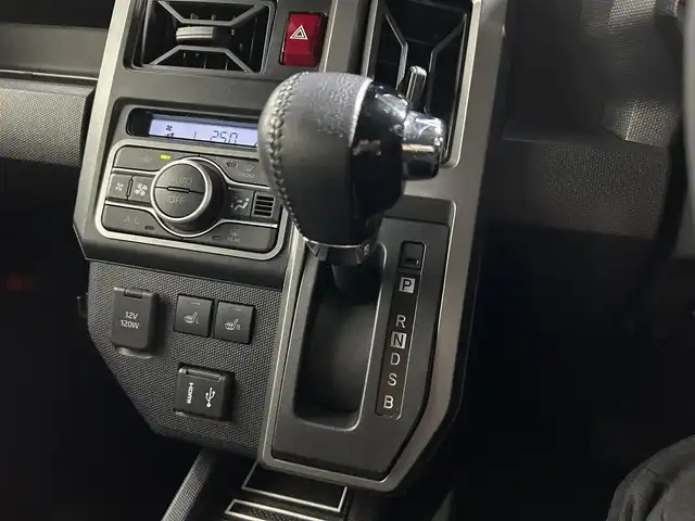 ダイハツ タフト G ダーククロムベンチャー 大阪府 2023(令5)年 1.6万km シャイニングホワイトパール 純正ディスプレイオーディオ　バックカメラ　フルセグTV　HDMI　衝突軽減ブレーキ　レーンキープアシスト　ガラスルーフ　ドライブレコーダー　シートヒーター　オートライト　LEDヘッドライト　スマートキー