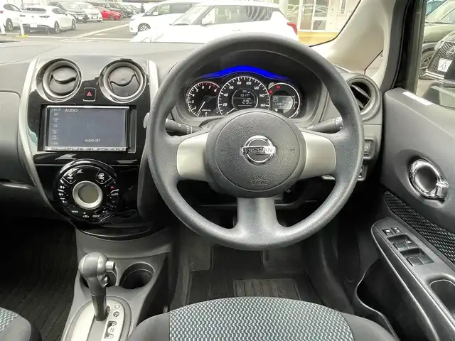 日産 ノート X DIG－S 島根県 2013(平25)年 11.1万km スーパーブラック ワンオーナー　/社外ＳＤナビ　/フルセグTV　/ＤＶＤ再生　/ＥＴＣ　/アイドリングストップ　/スマートキー　/プッシュスタート　/純正フロアマット　/保証書　/取扱説明書　/スマートキー１本