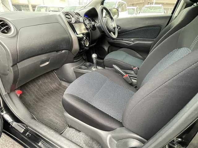 日産 ノート X DIG－S 島根県 2013(平25)年 11.1万km スーパーブラック ワンオーナー　/社外ＳＤナビ　/フルセグTV　/ＤＶＤ再生　/ＥＴＣ　/アイドリングストップ　/スマートキー　/プッシュスタート　/純正フロアマット　/保証書　/取扱説明書　/スマートキー１本