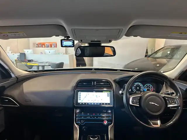 ジャガー ＸＥ XE プレステージ 道央・札幌 2018(平30)年 4.8万km ポラリスホワイト MERIDIANサウンド/黒革シート/電動フロントシート/シートヒーター/ACC/BSM/LDW/純正メモリナビ/フルセグTV/CD/DVD/USB/Bluetooth/バックカメラ/パーキングエイド/社外ドラレコ