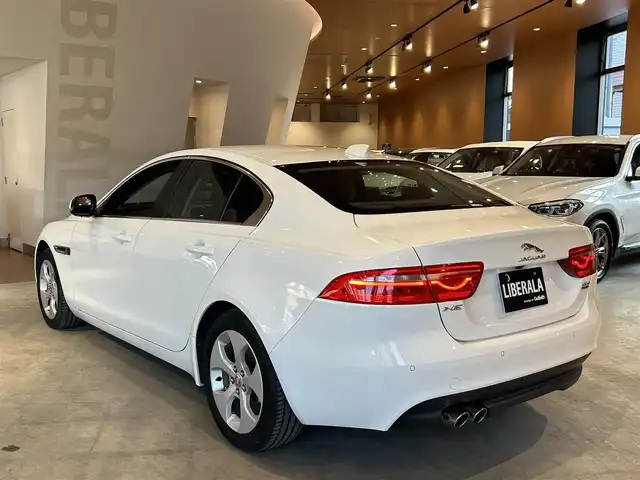 ジャガー ＸＥ XE プレステージ 道央・札幌 2018(平30)年 4.8万km ポラリスホワイト MERIDIANサウンド/黒革シート/電動フロントシート/シートヒーター/ACC/BSM/LDW/純正メモリナビ/フルセグTV/CD/DVD/USB/Bluetooth/バックカメラ/パーキングエイド/社外ドラレコ