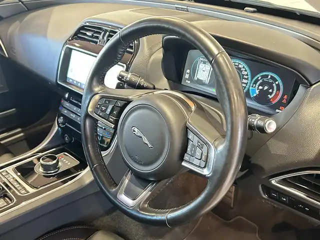 ジャガー ＸＥ XE プレステージ 道央・札幌 2018(平30)年 4.8万km ポラリスホワイト MERIDIANサウンド/黒革シート/電動フロントシート/シートヒーター/ACC/BSM/LDW/純正メモリナビ/フルセグTV/CD/DVD/USB/Bluetooth/バックカメラ/パーキングエイド/社外ドラレコ
