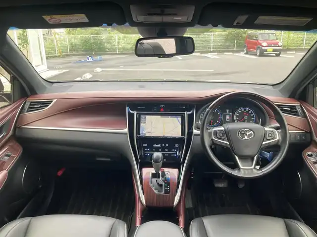 トヨタ ハリアー プレミアム 岡山県 2015(平27)年 3.4万km スパークリングブラックパールクリスタルシャイン 登録時走行距離33963km/ワンオーナー/純正ナビ(BT/CD/DVD/フルセグ)/バックカメラ/パワーバックドア/社外AW20インチ/純正AW積載/パワーシート/クルーズコントロール/ローダウン/モデリスタエアロ/ハーフレザー/ETC/保証書/取扱説明書/スペアキー