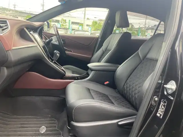 トヨタ ハリアー プレミアム 岡山県 2015(平27)年 3.4万km スパークリングブラックパールクリスタルシャイン 登録時走行距離33963km/ワンオーナー/純正ナビ(BT/CD/DVD/フルセグ)/バックカメラ/パワーバックドア/社外AW20インチ/純正AW積載/パワーシート/クルーズコントロール/ローダウン/モデリスタエアロ/ハーフレザー/ETC/保証書/取扱説明書/スペアキー