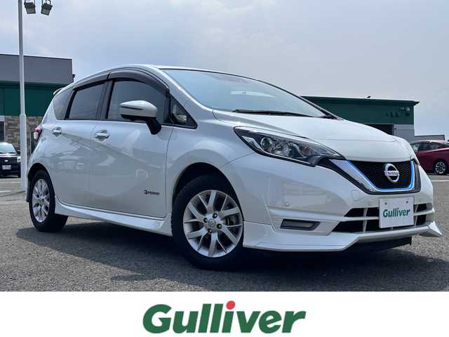 日産 ノート e－パワー X 徳島県 2018(平30)年 8.2万km ブリリアントホワイトパール 純正7型SDナビ　MM517D-W/（ラジオ/HDMI/フルセグ/AUX/BT/Blu-ray）/バックカメラ/アラウンドビューモニター/オプションスポイラー/追従式クルーズコントロール/LEDヘッドライト/オートライト/デジタルインナーミラー/フロント/サイドカメラ/ドライブレコーダー/ETC/ステアリングスイッチ/ウィンカーミラー/純正15AW/スペアキー/ドアバイザー