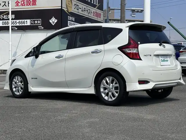日産 ノート e－パワー X 徳島県 2018(平30)年 8.2万km ブリリアントホワイトパール 純正7型SDナビ　MM517D-W/（ラジオ/HDMI/フルセグ/AUX/BT/Blu-ray）/バックカメラ/アラウンドビューモニター/オプションスポイラー/追従式クルーズコントロール/LEDヘッドライト/オートライト/デジタルインナーミラー/フロント/サイドカメラ/ドライブレコーダー/ETC/ステアリングスイッチ/ウィンカーミラー/純正15AW/スペアキー/ドアバイザー