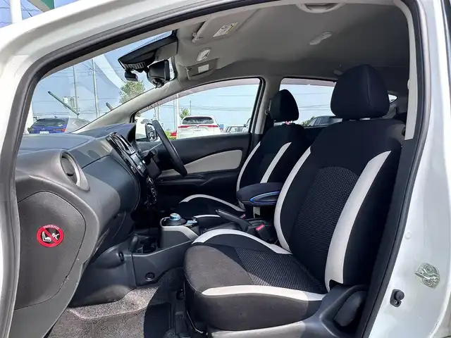 日産 ノート e－パワー X 徳島県 2018(平30)年 8.2万km ブリリアントホワイトパール 純正7型SDナビ　MM517D-W/（ラジオ/HDMI/フルセグ/AUX/BT/Blu-ray）/バックカメラ/アラウンドビューモニター/オプションスポイラー/追従式クルーズコントロール/LEDヘッドライト/オートライト/デジタルインナーミラー/フロント/サイドカメラ/ドライブレコーダー/ETC/ステアリングスイッチ/ウィンカーミラー/純正15AW/スペアキー/ドアバイザー