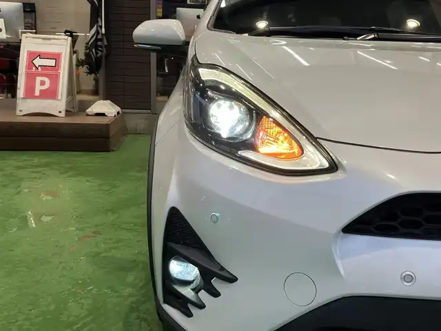 トヨタ アクア クロスオーバー グラム 神奈川県 2019(令1)年 4.5万km ホワイトパールクリスタルシャイン 純正9型ナビ/Bluetooth/CD/DVD/アラウンドビューカメラ/フルセグ/衝突被害軽減ブレーキ/車線逸脱抑制装置/オートマチックハイビーム/クリアランスソナー/ETC/ドラレコ/ハーフレザーシート/純正16インチAW/LEDヘッドライト/スマートキー2個