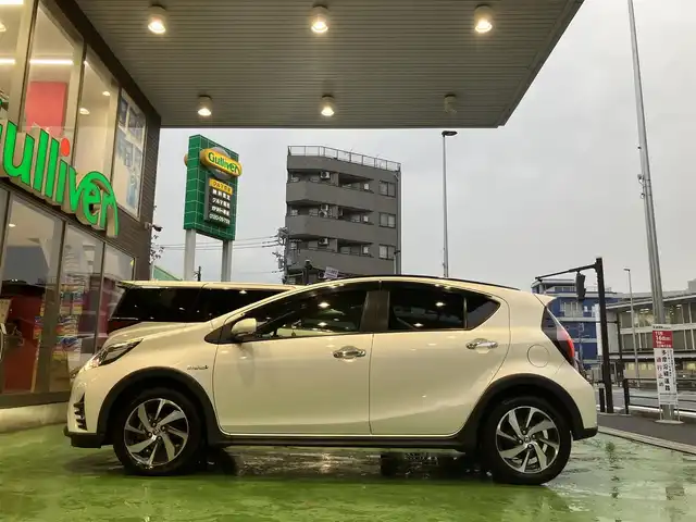 トヨタ アクア クロスオーバー グラム 神奈川県 2019(令1)年 4.5万km ホワイトパールクリスタルシャイン 純正9型ナビ/Bluetooth/CD/DVD/アラウンドビューカメラ/フルセグ/衝突被害軽減ブレーキ/車線逸脱抑制装置/オートマチックハイビーム/クリアランスソナー/ETC/ドラレコ/ハーフレザーシート/純正16インチAW/LEDヘッドライト/スマートキー2個