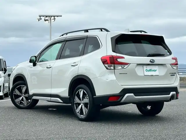 スバル フォレスター ハイブリッド アドバンス 島根県 2020(令2)年 6.7万km クリスタルホワイトP 登録時走行距離 66150km/ワンオーナー/取扱説明書（ナビ）/純正ナビ(CN-LR840D)/(Bluetooth/CD/DVD/フルセグテレビ）/４WD/追従型クルーズコントロール/パワーシート（運転席・助手席）/全席シートヒーター/ステアリングヒーター/ドライブレコーダー/バックカメラ/フロントカメラ/サイドカメラ/パワーバックドア/パドルシフト/ステアリングスイッチ/横滑り防止/衝突軽減ブレーキ/レーンアシスト/ビルドインETC/純正アルミ１８インチ/禁煙車