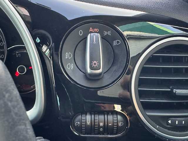 フォルクスワーゲン ザ・ビートル Rライン 茨城県 2017(平29)年 7.7万km 白 純正ナビ/ 【フルセグ/Bluetooth/CD/DVD】/バックカメラ/クルーズコントロール/スマートキー/コーナーセンサー/ドライブレコーダー/HIDヘッドライト/オートライト/純正17インチアルミホイール/新車時保証書