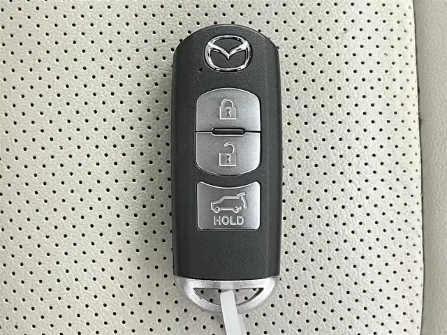 マツダ ＣＸ－５ XD Lパッケージ 千葉県 2017(平29)年 6万km チタニウムフラッシュマイカ 禁煙車/i-ACTIVSENSE/・衝突被害軽減ブレーキ/・レーンキープ・アシスト・システム/・ブラインド・スポット・モニタリング/・AT誤発進抑制制御/・アダプティブLEDヘッドライト/パワーバックドア/マツダコネクトナビ/CD/DVD/Bluetooth/フルセグ/Boseサウンドシステム/バックカメラ/レーダークルーズコントロール/LEDオートライト/レザーシート/シートヒーター/純正19インチアルミホイール/アイドリングストップ/USBポート