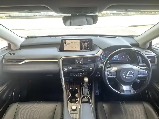 レクサス ＲＸ 450h バージョンL 大阪府 2017(平29)年 8.2万km ソニッククォーツ /禁煙車//ムーンルーフ//純正SDナビ/・CD・DVD・BT・フルセグTV・FM・AM・SD//パノラミックビューモニター//黒革シート//全席シートヒーター・前席エアシート//セカンドパワーシート//レーダークルーズコントロール//BSM//HUD//パワーバックドア//クリアランスソナー//ETC2.0//純正20インチアルミホイール//保証書//取扱説明書//スペアキー//純正EGスターター