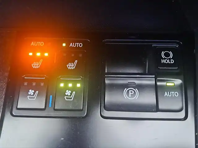 レクサス ＲＸ 450h バージョンL 大阪府 2017(平29)年 8.2万km ソニッククォーツ /禁煙車//ムーンルーフ//純正SDナビ/・CD・DVD・BT・フルセグTV・FM・AM・SD//パノラミックビューモニター//黒革シート//全席シートヒーター・前席エアシート//セカンドパワーシート//レーダークルーズコントロール//BSM//HUD//パワーバックドア//クリアランスソナー//ETC2.0//純正20インチアルミホイール//保証書//取扱説明書//スペアキー//純正EGスターター