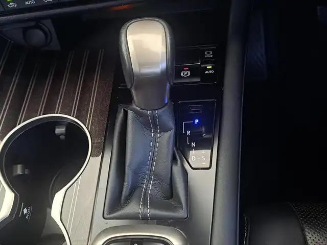 レクサス ＲＸ 450h バージョンL 大阪府 2017(平29)年 8.2万km ソニッククォーツ /禁煙車//ムーンルーフ//純正SDナビ/・CD・DVD・BT・フルセグTV・FM・AM・SD//パノラミックビューモニター//黒革シート//全席シートヒーター・前席エアシート//セカンドパワーシート//レーダークルーズコントロール//BSM//HUD//パワーバックドア//クリアランスソナー//ETC2.0//純正20インチアルミホイール//保証書//取扱説明書//スペアキー//純正EGスターター