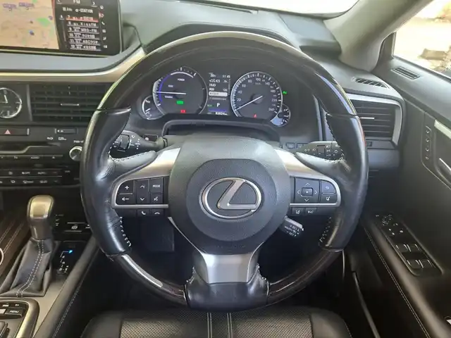 レクサス ＲＸ 450h バージョンL 大阪府 2017(平29)年 8.2万km ソニッククォーツ /禁煙車//ムーンルーフ//純正SDナビ/・CD・DVD・BT・フルセグTV・FM・AM・SD//パノラミックビューモニター//黒革シート//全席シートヒーター・前席エアシート//セカンドパワーシート//レーダークルーズコントロール//BSM//HUD//パワーバックドア//クリアランスソナー//ETC2.0//純正20インチアルミホイール//保証書//取扱説明書//スペアキー//純正EGスターター