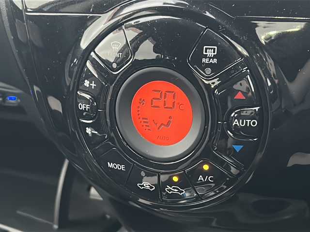 日産 ノート e－パワー X 千葉県 2017(平29)年 3.2万km シルバー 純正ナビゲーション/フルセグTV/ＣＤ、ＤＶＤ、ＳＤ、Ｂｌｕｅｔｏｏｔｈ/ＥＴＣ/ドライブレコーダー/全方位カメラ/デジタルインナーミラー/車両接近通報装置/レーンキープアシスト/衝突被害軽減システム/プッシュスタート/スマートキー/スペアキー/純正アルミホイール/取扱説明書