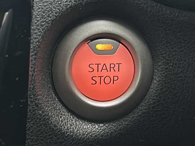 日産 ノート e－パワー X 千葉県 2017(平29)年 3.2万km シルバー 純正ナビゲーション/フルセグTV/ＣＤ、ＤＶＤ、ＳＤ、Ｂｌｕｅｔｏｏｔｈ/ＥＴＣ/ドライブレコーダー/全方位カメラ/デジタルインナーミラー/車両接近通報装置/レーンキープアシスト/衝突被害軽減システム/プッシュスタート/スマートキー/スペアキー/純正アルミホイール/取扱説明書