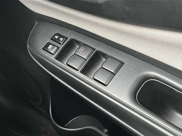 日産 ノート e－パワー X 千葉県 2017(平29)年 3.2万km シルバー 純正ナビゲーション/フルセグTV/ＣＤ、ＤＶＤ、ＳＤ、Ｂｌｕｅｔｏｏｔｈ/ＥＴＣ/ドライブレコーダー/全方位カメラ/デジタルインナーミラー/車両接近通報装置/レーンキープアシスト/衝突被害軽減システム/プッシュスタート/スマートキー/スペアキー/純正アルミホイール/取扱説明書