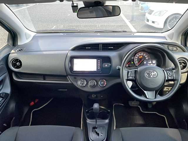 トヨタ ヴィッツ 1.3F LEDエディション 島根県 2016(平28)年 1.5万km クールソーダメタリック 純正SDナビ/・CD/FM/AM/Bluetooth/・ワンセグテレビ/ETC/ドライブレコーダー/バックカメラ/衝突軽減ブレーキ/盗難防止装置/ステアリングリモコン/LEDヘッドライト/オートライト/スマートキー/プッシュスタート/純正フロアマット/ドアバイザー