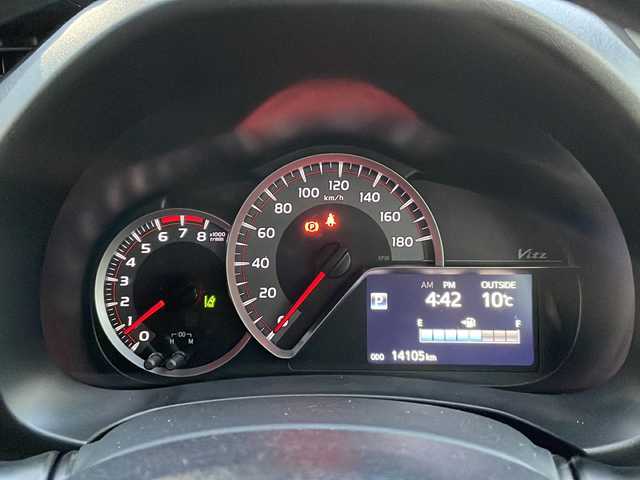 トヨタ ヴィッツ 1.3F LEDエディション 島根県 2016(平28)年 1.5万km クールソーダメタリック 純正SDナビ/・CD/FM/AM/Bluetooth/・ワンセグテレビ/ETC/ドライブレコーダー/バックカメラ/衝突軽減ブレーキ/盗難防止装置/ステアリングリモコン/LEDヘッドライト/オートライト/スマートキー/プッシュスタート/純正フロアマット/ドアバイザー