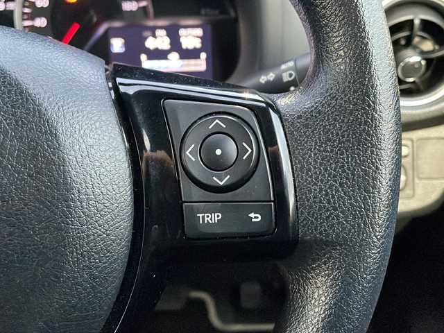 トヨタ ヴィッツ 1.3F LEDエディション 島根県 2016(平28)年 1.5万km クールソーダメタリック 純正SDナビ/・CD/FM/AM/Bluetooth/・ワンセグテレビ/ETC/ドライブレコーダー/バックカメラ/衝突軽減ブレーキ/盗難防止装置/ステアリングリモコン/LEDヘッドライト/オートライト/スマートキー/プッシュスタート/純正フロアマット/ドアバイザー