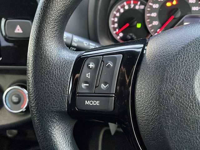 トヨタ ヴィッツ 1.3F LEDエディション 島根県 2016(平28)年 1.5万km クールソーダメタリック 純正SDナビ/・CD/FM/AM/Bluetooth/・ワンセグテレビ/ETC/ドライブレコーダー/バックカメラ/衝突軽減ブレーキ/盗難防止装置/ステアリングリモコン/LEDヘッドライト/オートライト/スマートキー/プッシュスタート/純正フロアマット/ドアバイザー