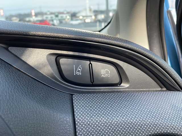 トヨタ ヴィッツ 1.3F LEDエディション 島根県 2016(平28)年 1.5万km クールソーダメタリック 純正SDナビ/・CD/FM/AM/Bluetooth/・ワンセグテレビ/ETC/ドライブレコーダー/バックカメラ/衝突軽減ブレーキ/盗難防止装置/ステアリングリモコン/LEDヘッドライト/オートライト/スマートキー/プッシュスタート/純正フロアマット/ドアバイザー