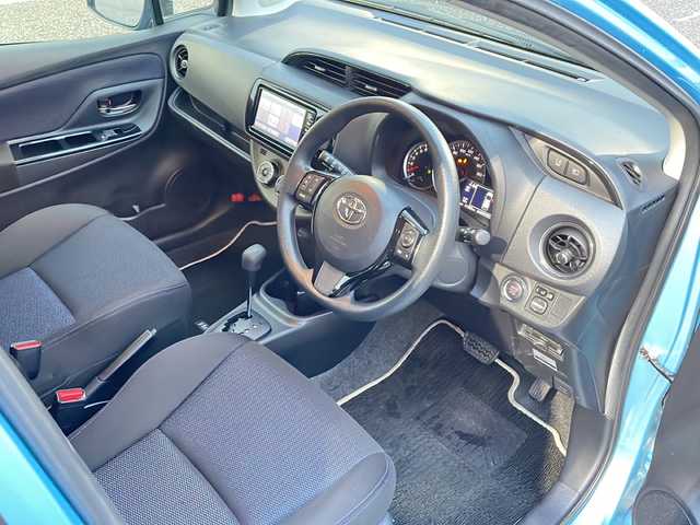 トヨタ ヴィッツ 1.3F LEDエディション 島根県 2016(平28)年 1.5万km クールソーダメタリック 純正SDナビ/・CD/FM/AM/Bluetooth/・ワンセグテレビ/ETC/ドライブレコーダー/バックカメラ/衝突軽減ブレーキ/盗難防止装置/ステアリングリモコン/LEDヘッドライト/オートライト/スマートキー/プッシュスタート/純正フロアマット/ドアバイザー