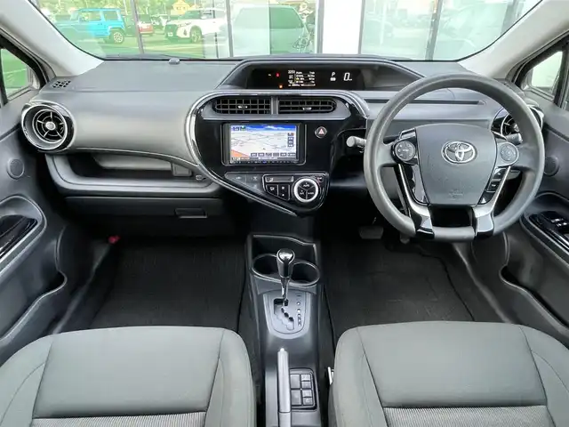 トヨタ アクア S スタイルブラック 香川県 2019(令1)年 4万km ホワイトパールクリスタルシャイン Toyota Safety Sense/〇プリクラシュセーフティ/〇レーンディパーチャーアラート/〇オートマチックハイビーム/〇パーキングサポートブレーキ/〇先行車発進告知/〇クリアランスソナー/社外7インチSDナビ/ワンセグTV/CD/Bluetooth/バックカメラ/ETC/スマートキー×２