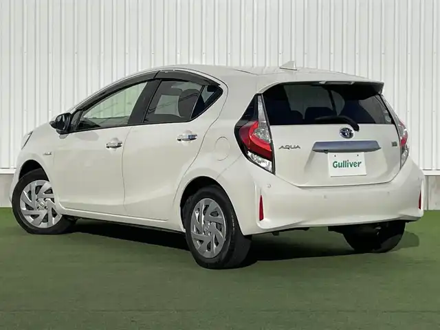 トヨタ アクア S スタイルブラック 香川県 2019(令1)年 4万km ホワイトパールクリスタルシャイン Toyota Safety Sense/〇プリクラシュセーフティ/〇レーンディパーチャーアラート/〇オートマチックハイビーム/〇パーキングサポートブレーキ/〇先行車発進告知/〇クリアランスソナー/社外7インチSDナビ/ワンセグTV/CD/Bluetooth/バックカメラ/ETC/スマートキー×２